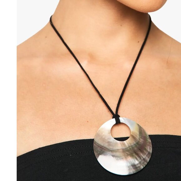 Jewelry - Shell Detail Ring Rope Necklace